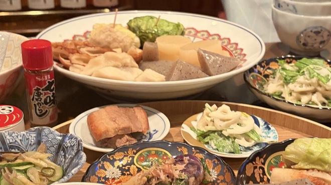一会ゆかりのおでんとおばんざいの料理写真